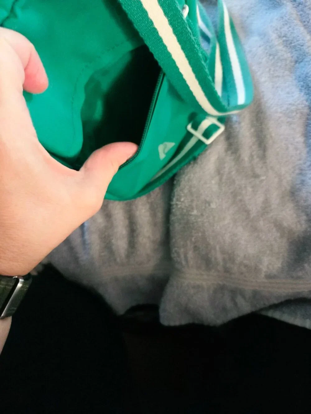 Ozark Trail Crossbody Bag/sporty/Emerald Green/White/good condition 6x9